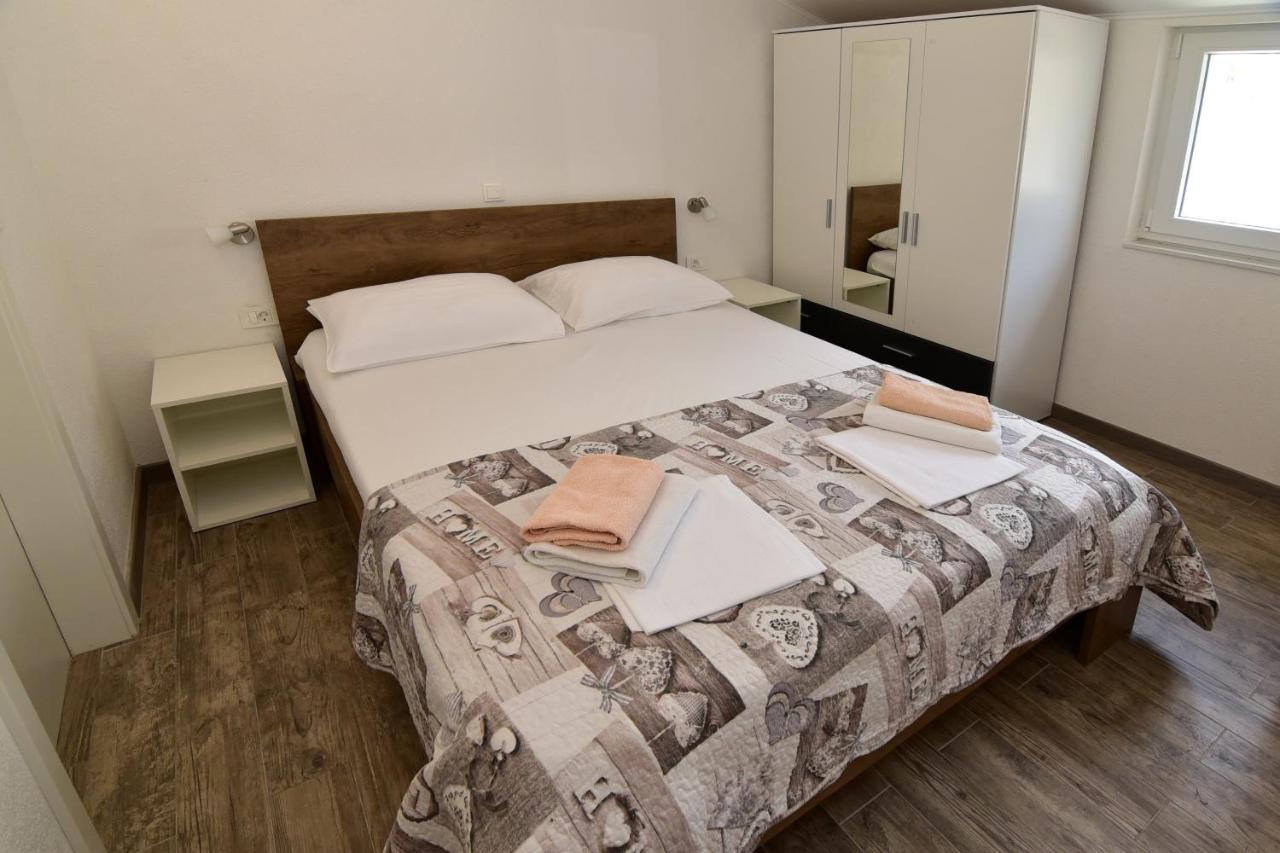 Apartments Dobrinic Makarska Eksteriør billede