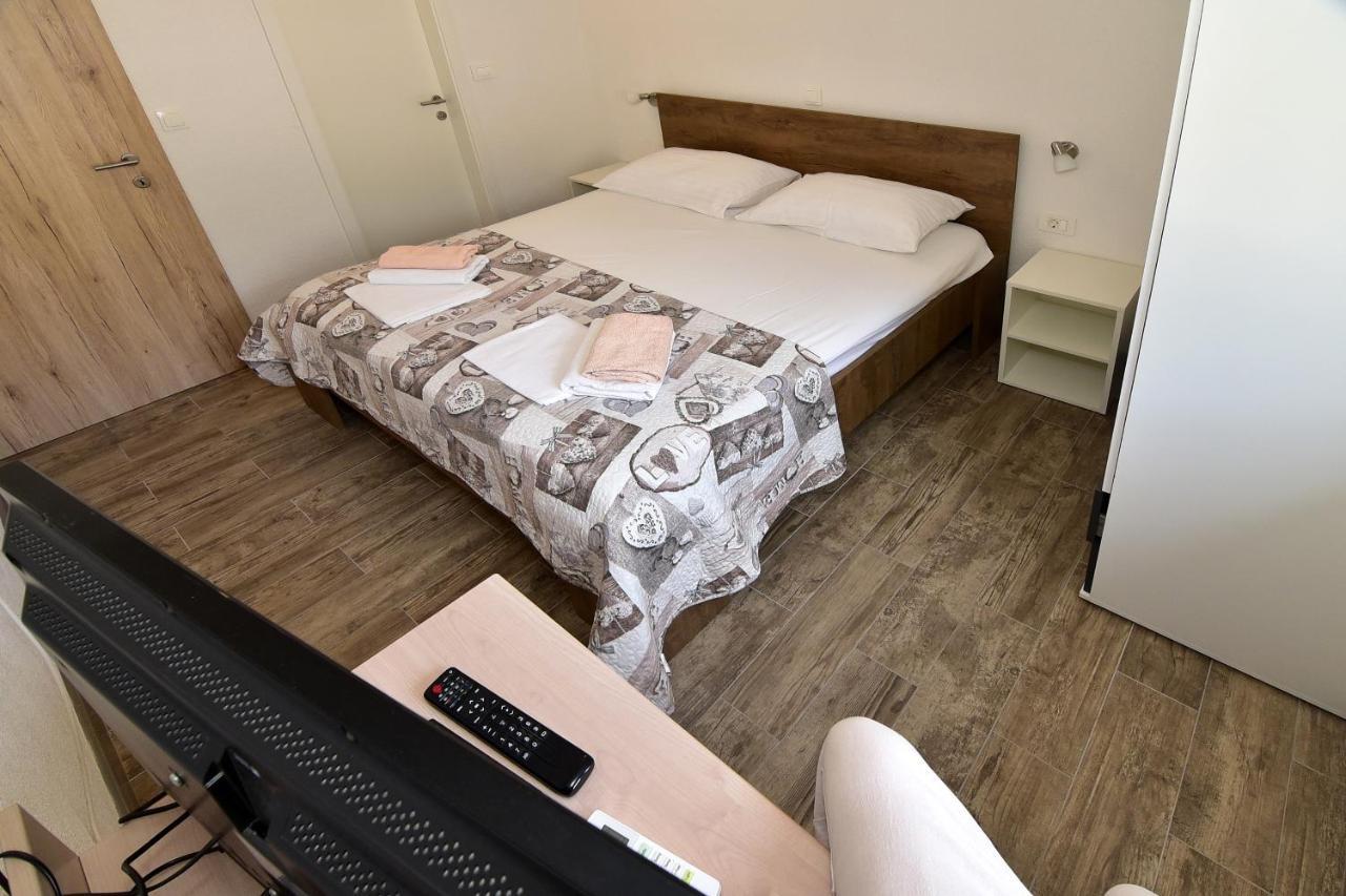 Apartments Dobrinic Makarska Eksteriør billede